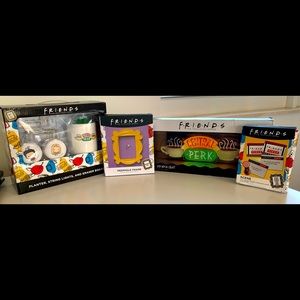 FRIENDS Collection Gift Set
